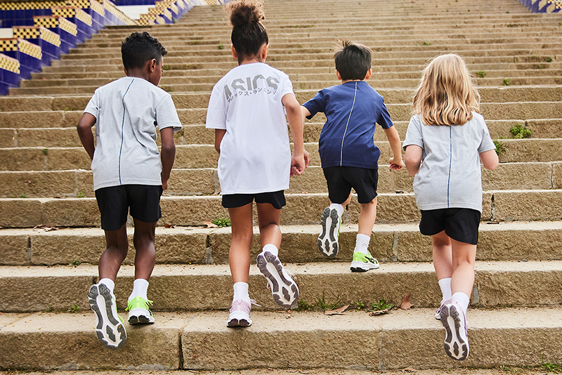 4 kids running outsde 