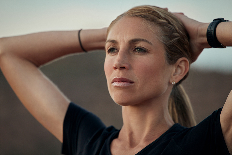 Women with hands behind her head