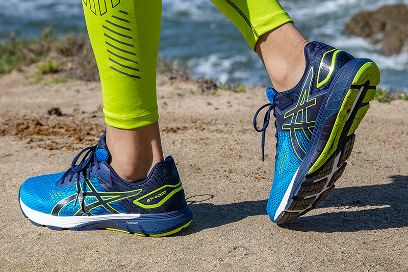 motion control sneakers for flat feet